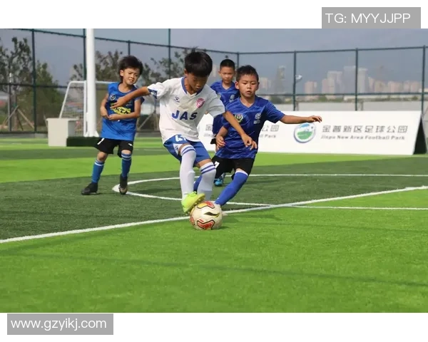 掌握垂直踢足球技巧提升球技的全面指南与训练方法分享