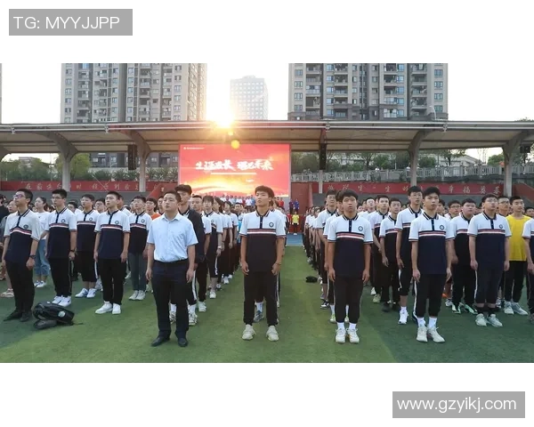 足球鹏雷引领新潮流探索年轻球员的成长与未来发展之路